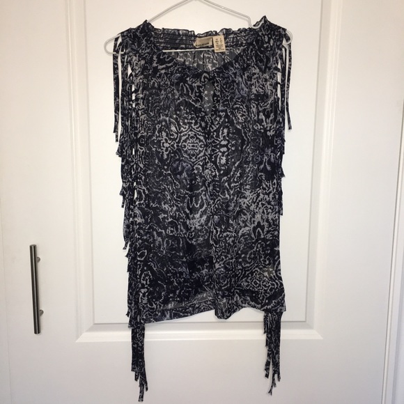 DKNY Jeans Women’s sleeveless sheer Mob Wife fringed top. Size small. EUC - Picture 2 of 10